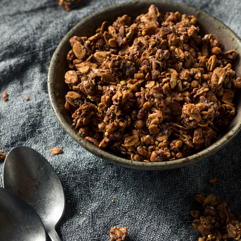 Granola protéiné chocolat, canneberge et pistache