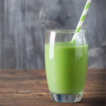 Smoothie protéiné ananas, kale et avocat